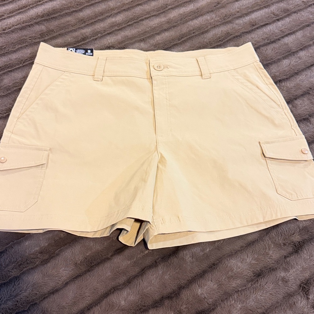 Eddie Bauer Women's Khaki Cargo Shorts Size 16.